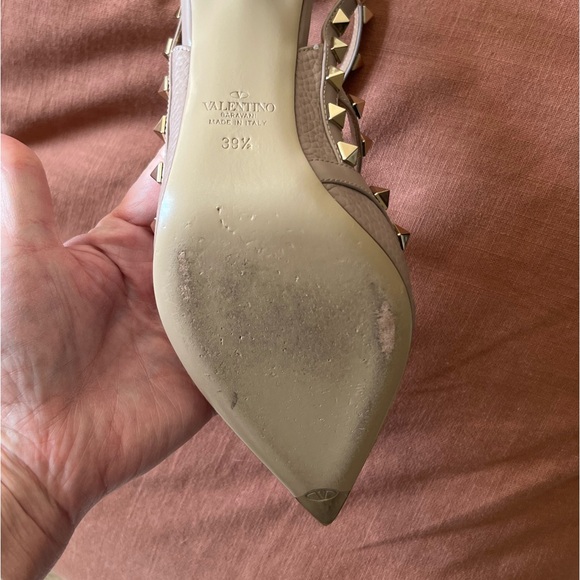 Valentino Garavani Rockstud Pebbled Poudre Caged Heels - Picture 7 of 13